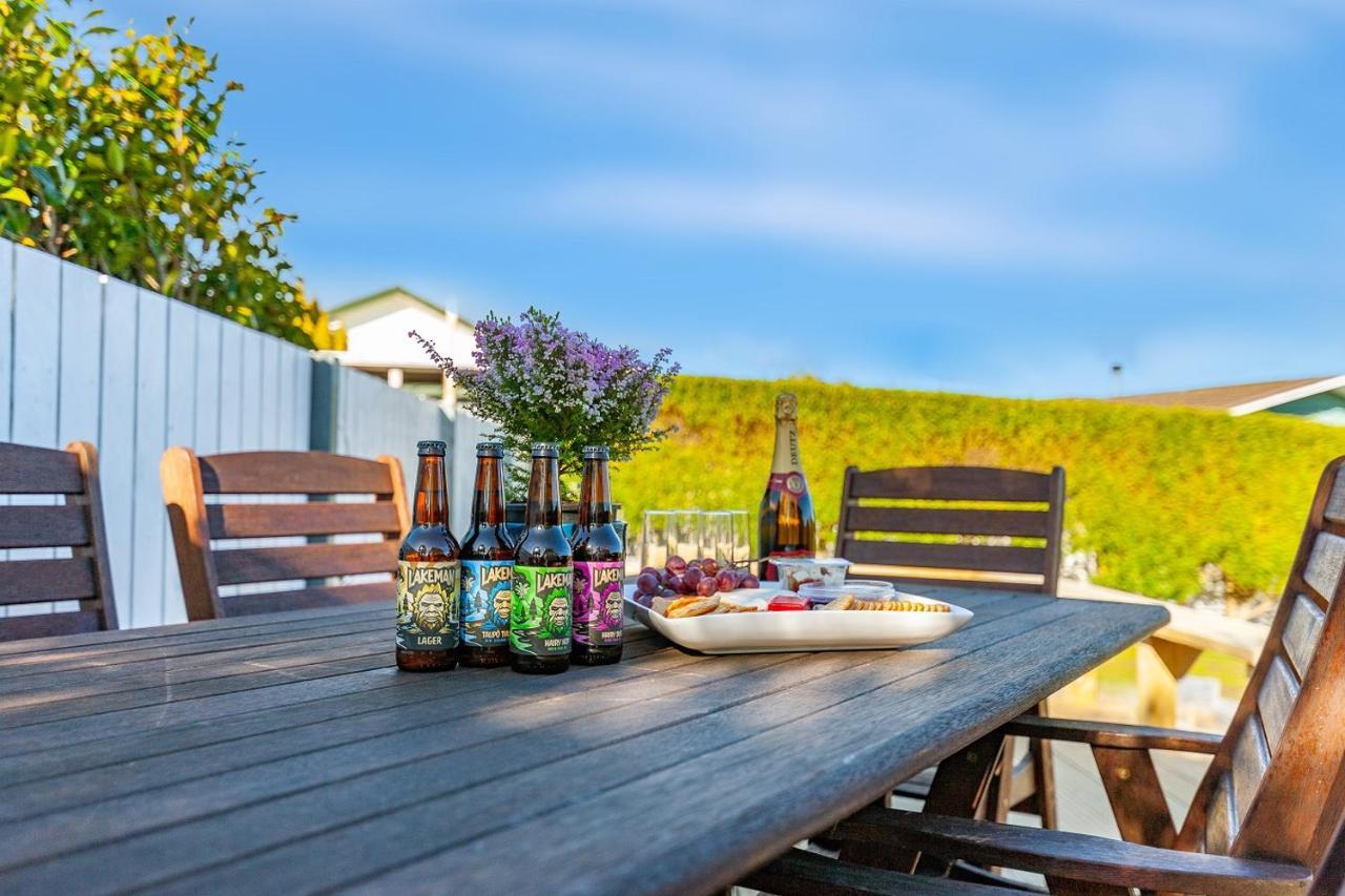 Golden Views On Golders - Hot Tub & Lake Views Taupo Exterior photo